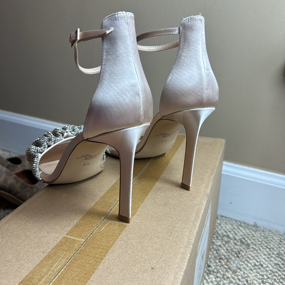 • Jewel Badgley Mischka • Ridley Bejeweled Strap Stiletto Heel • 8.5 • - Picture 5 of 10
